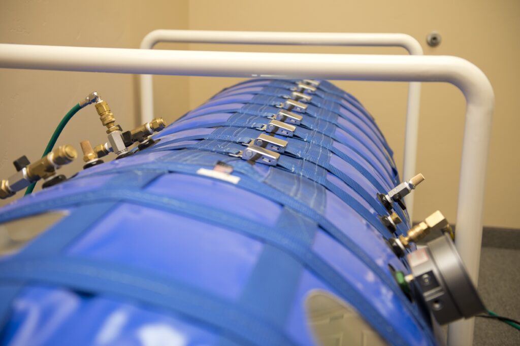 Image of the hyperbaric chamber used for services at the Karlfeldt Center.